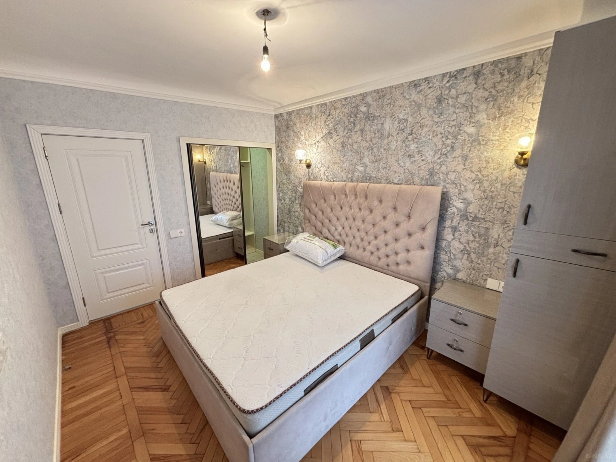 Kirayə verilir 2 otaqlı mənzil 70 m²