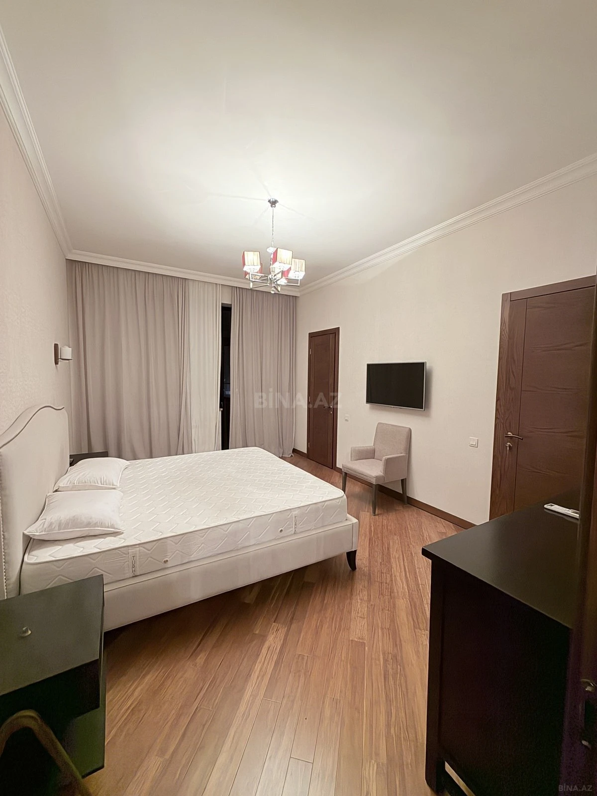 Kirayə verilir 7 otaqlı həyət evi 360 m²