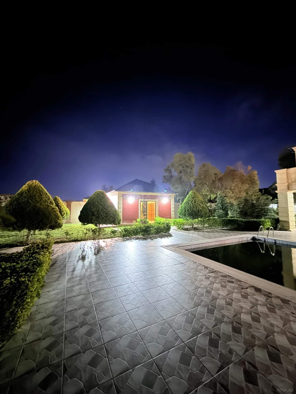 Kirayə verilir 7 otaqlı həyət evi 360 m²