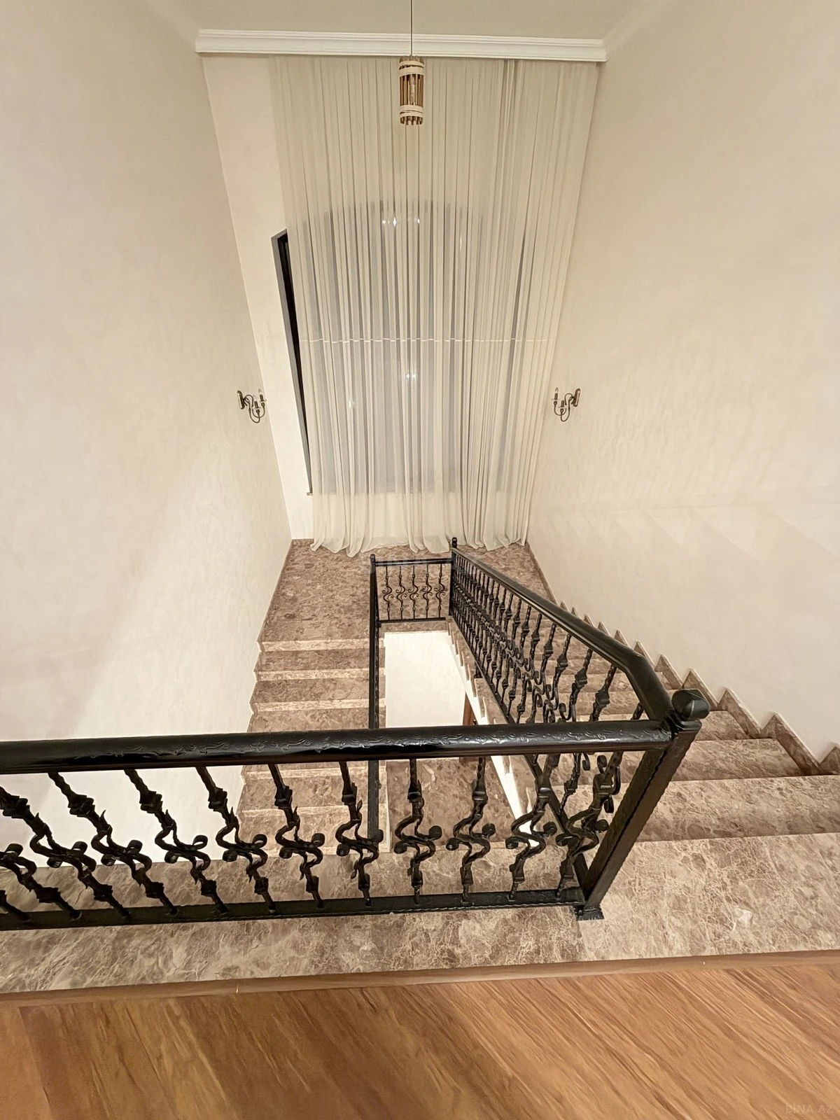 Kirayə verilir 7 otaqlı həyət evi 360 m²