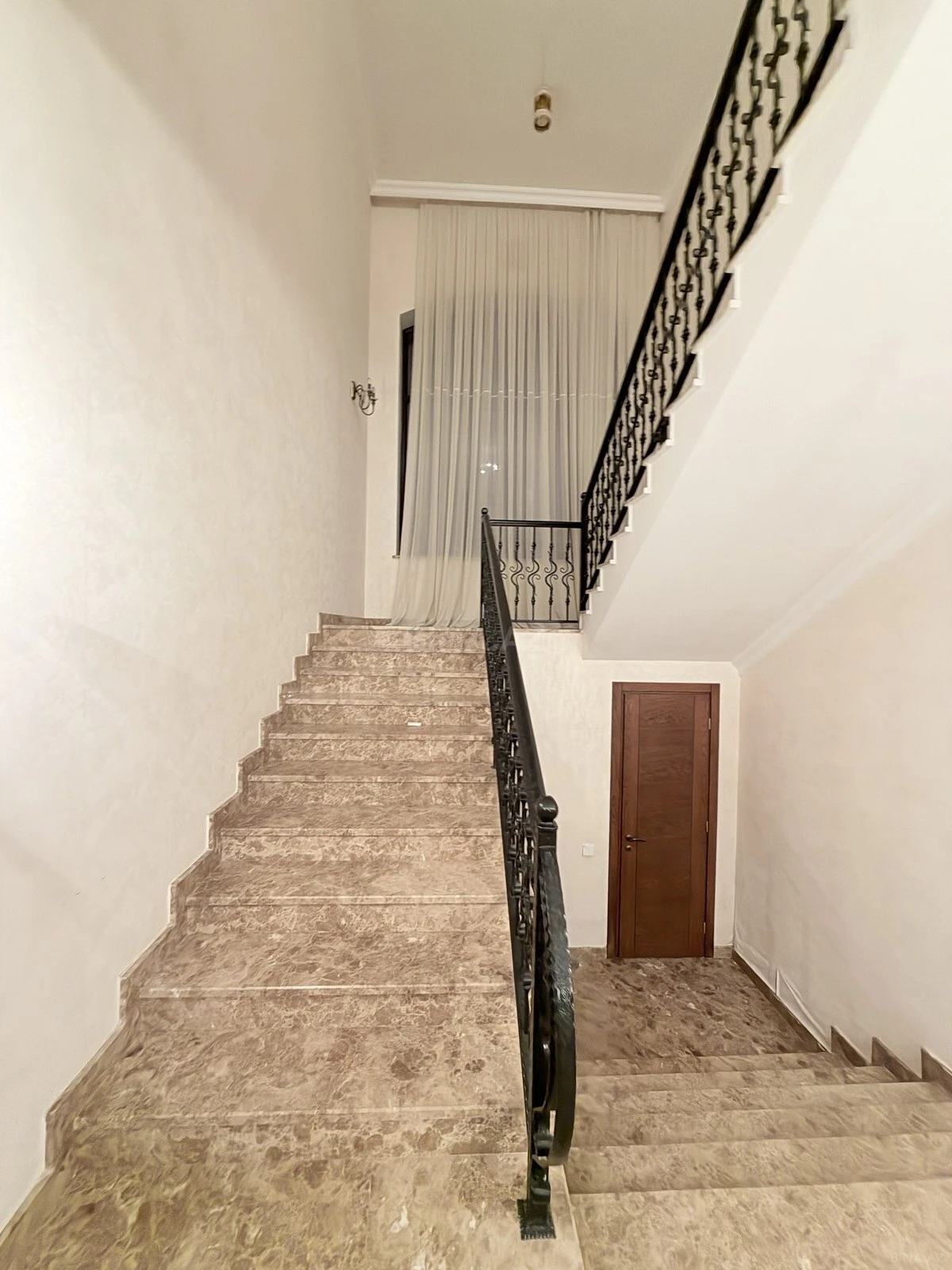 Kirayə verilir 7 otaqlı həyət evi 360 m²