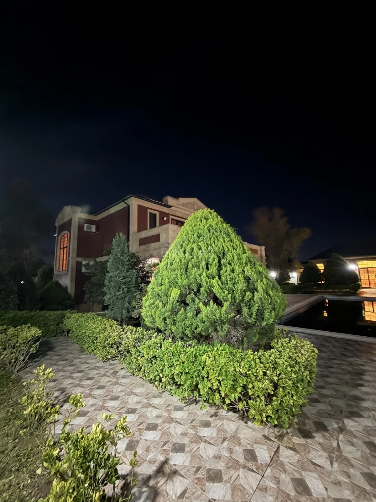 Kirayə verilir 7 otaqlı həyət evi 360 m²