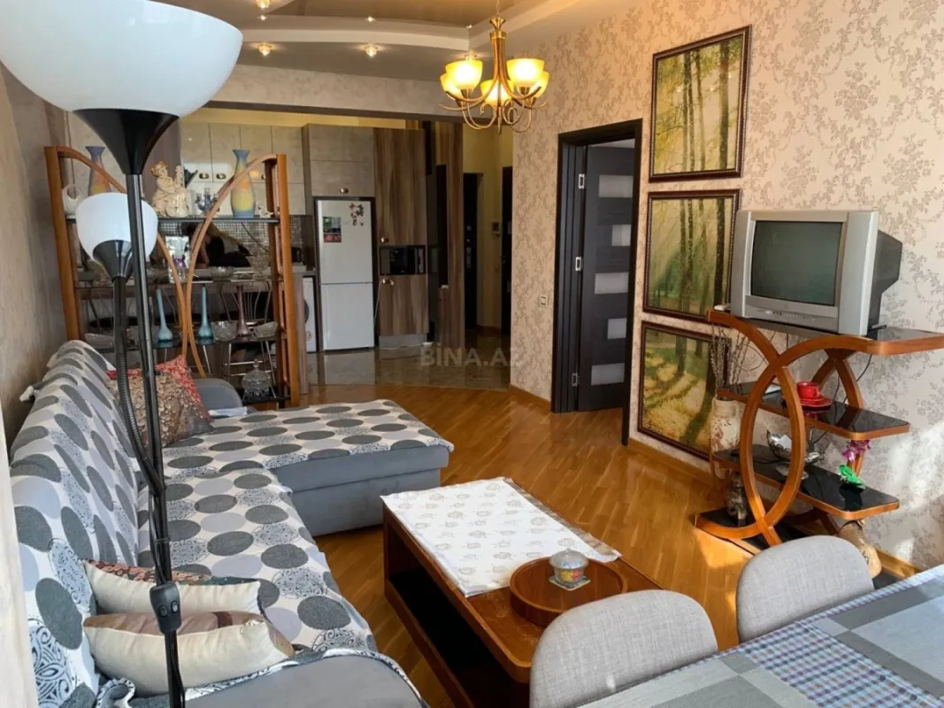 Kirayə verilir 2 otaqlı mənzil 60 m²