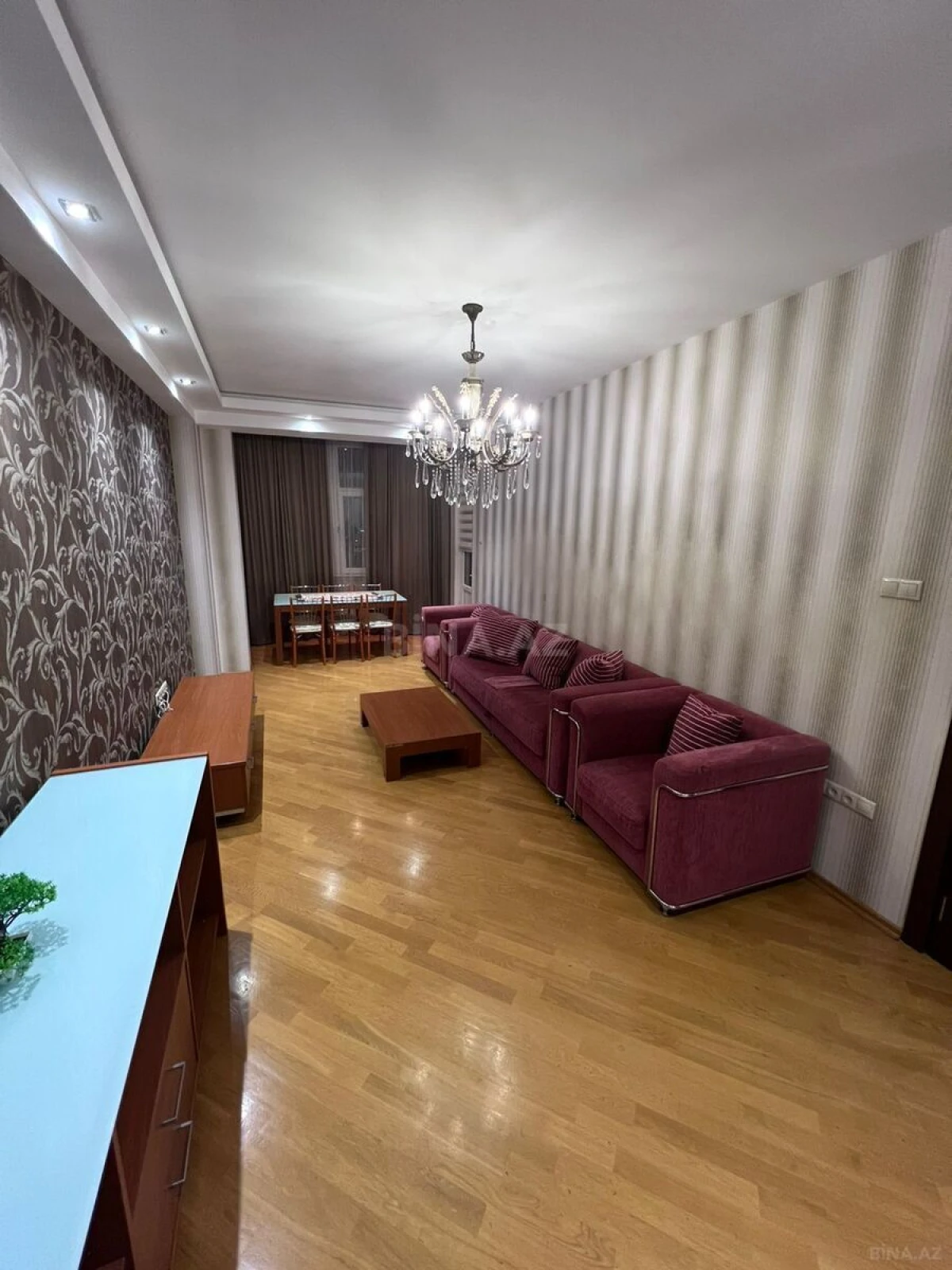 Kirayə verilir 2 otaqlı mənzil 111 m²