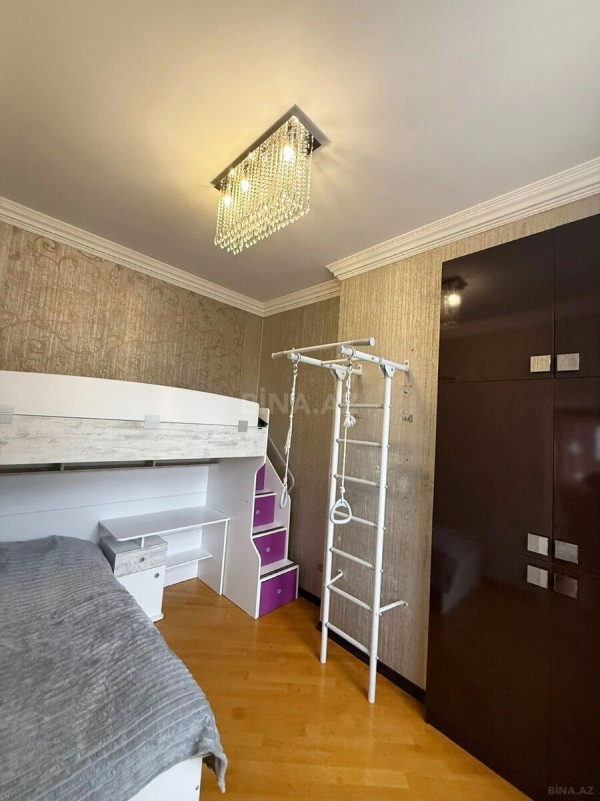 Kirayə verilir 4 otaqlı mənzil 153 m²