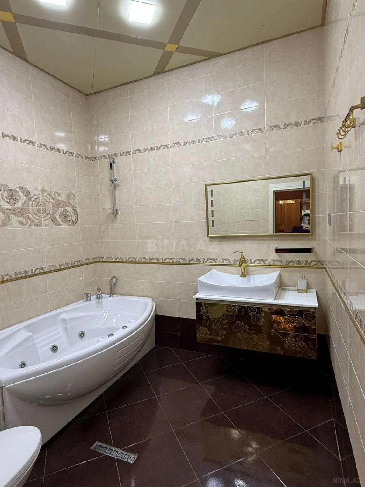 Kirayə verilir 4 otaqlı mənzil 153 m²