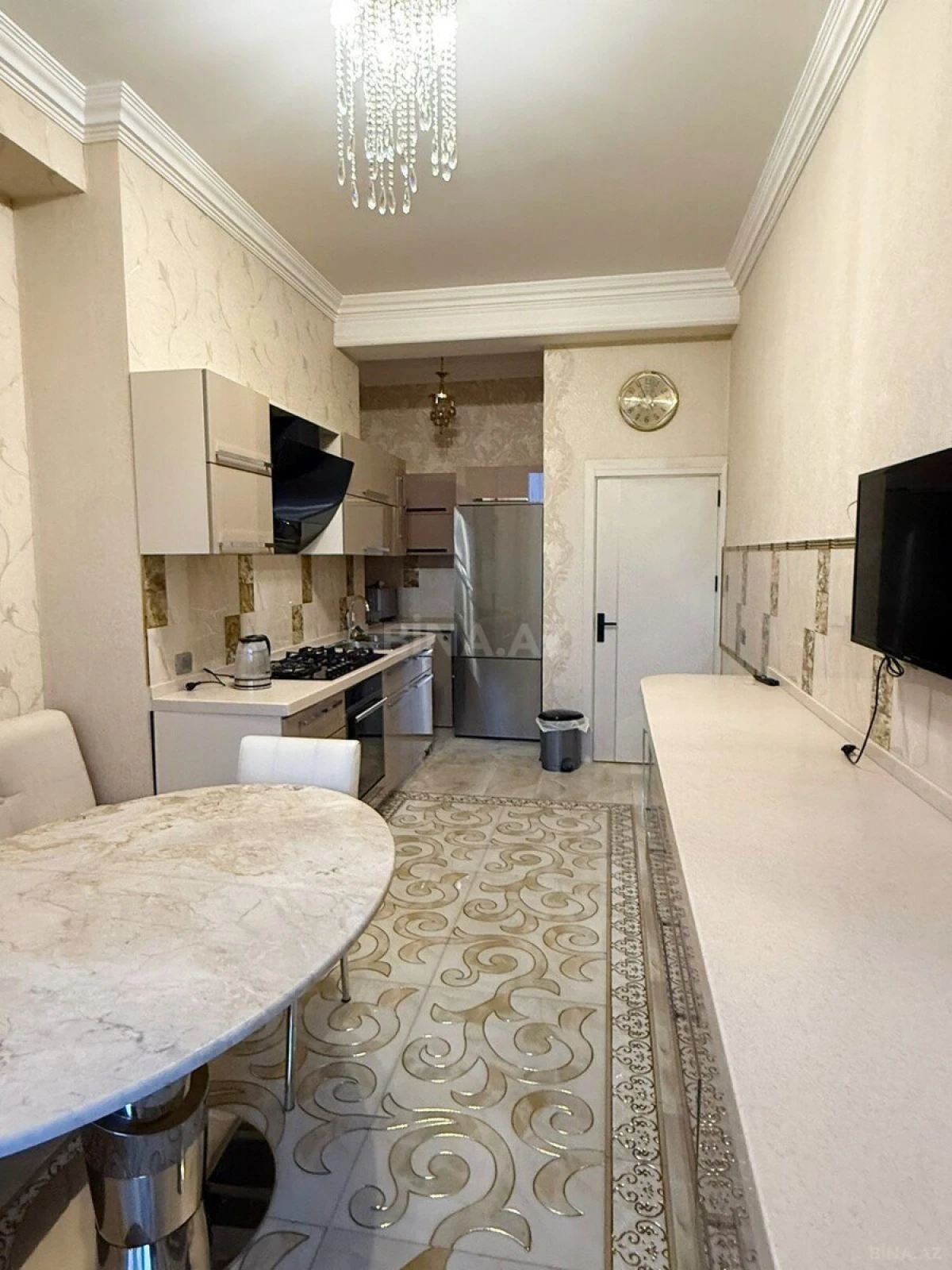 Kirayə verilir 4 otaqlı mənzil 153 m²