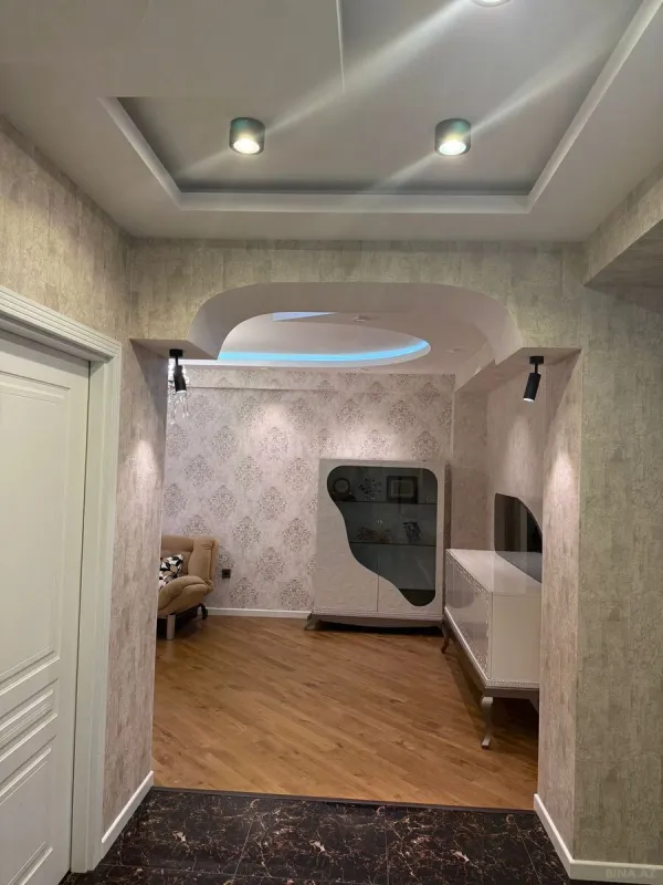 Kirayə verilir 4 otaqlı mənzil 130 m²