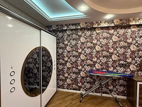 Kirayə verilir 4 otaqlı mənzil 130 m²