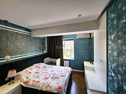 Satılır 3 otaqlı mənzil 128 m²