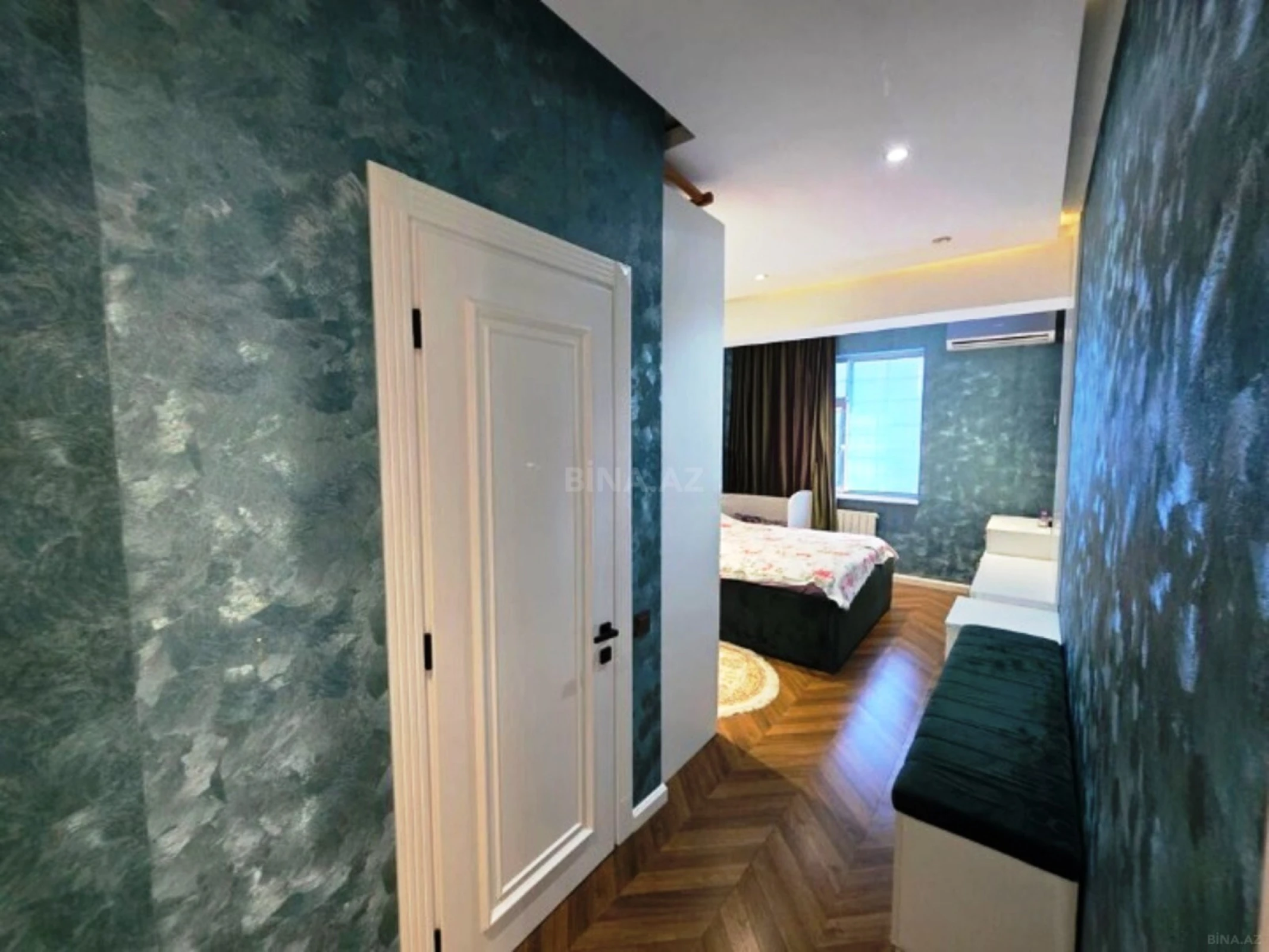 Satılır 3 otaqlı mənzil 128 m²