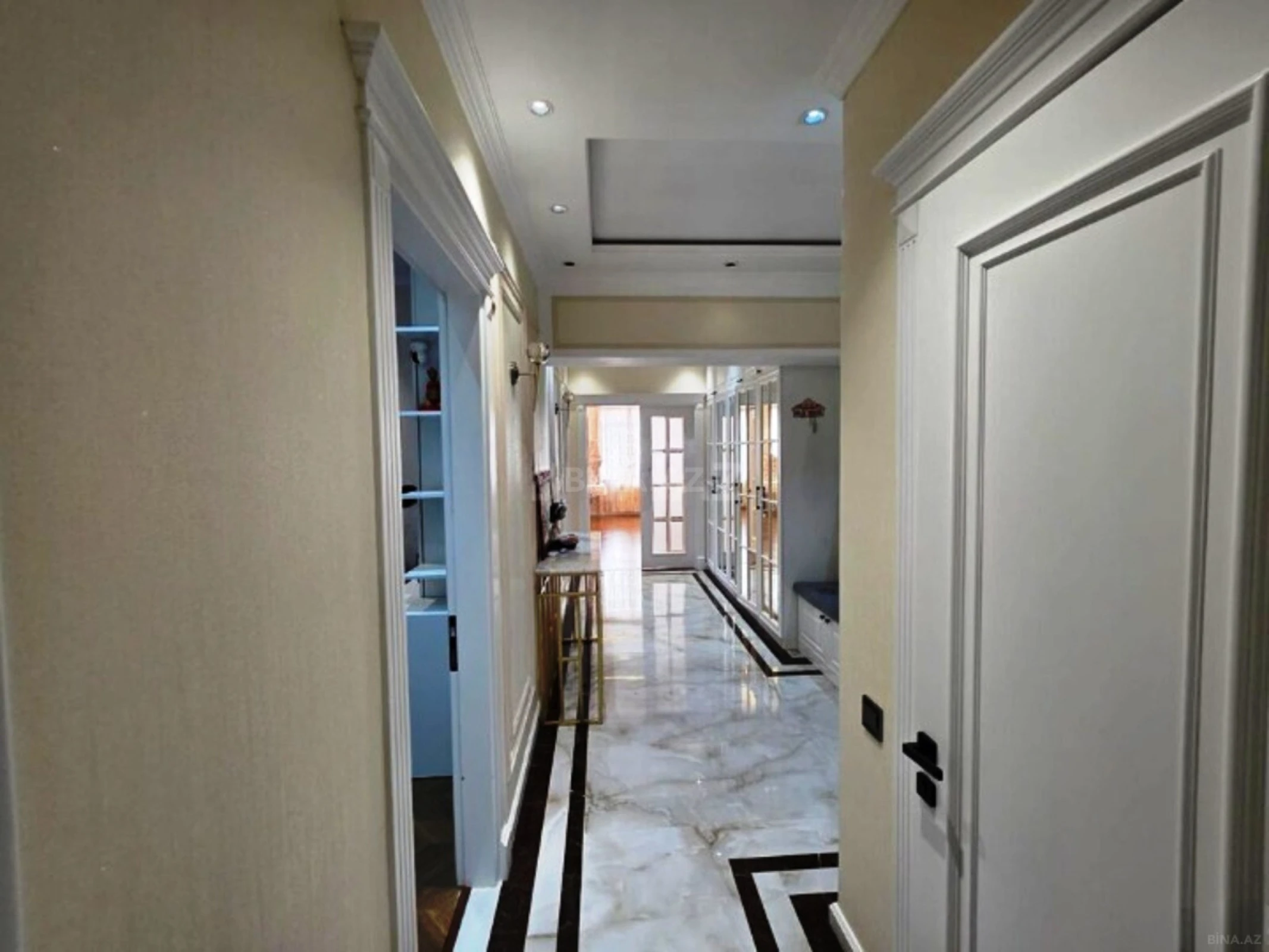 Satılır 3 otaqlı mənzil 128 m²