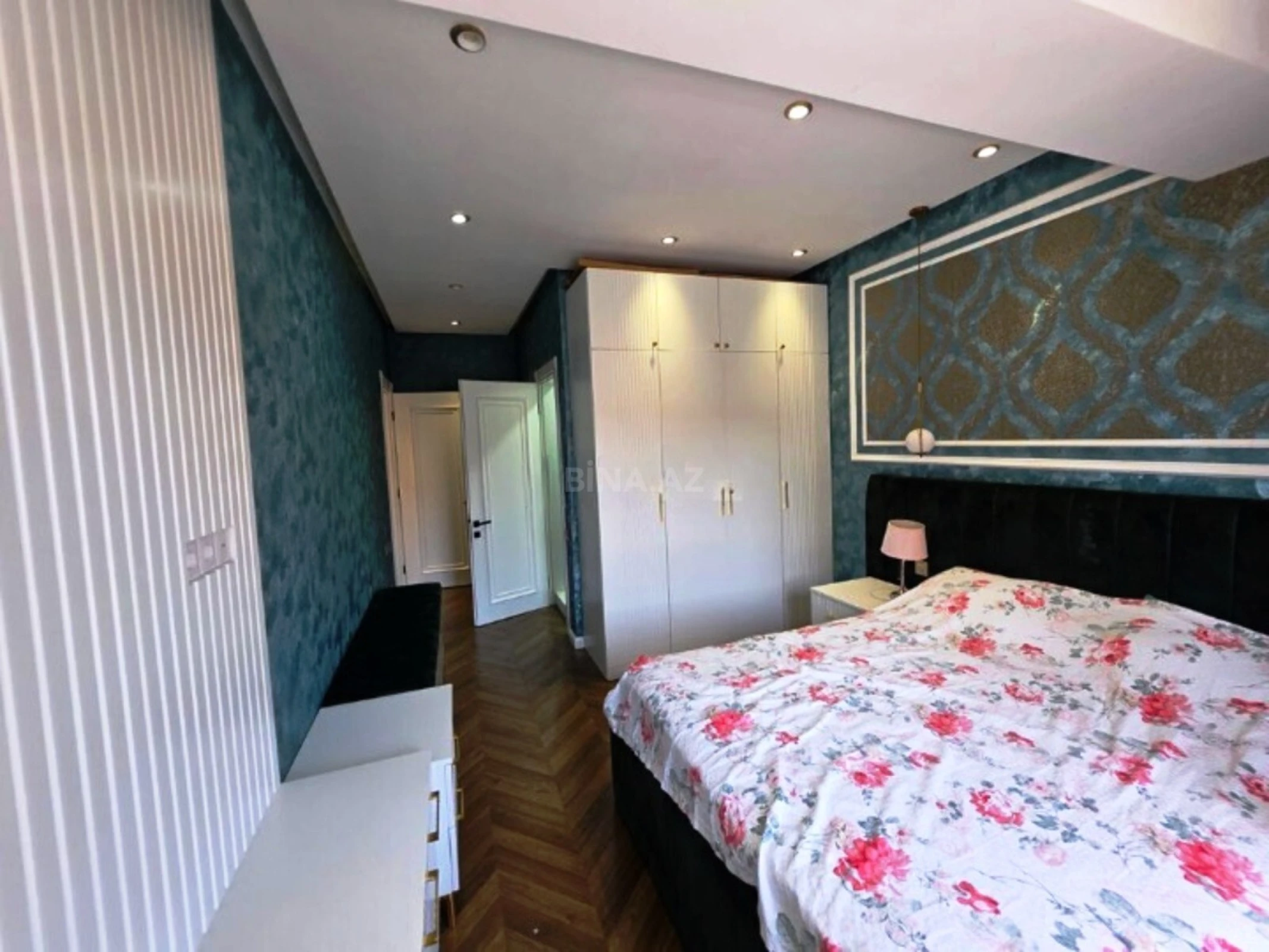 Satılır 3 otaqlı mənzil 128 m²