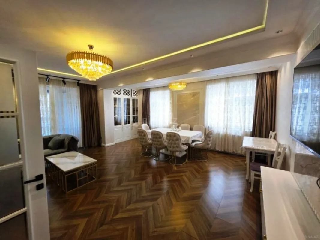 Satılır 3 otaqlı mənzil 128 m²