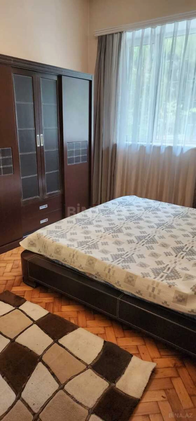 Satılır 4 otaqlı mənzil 105 m²