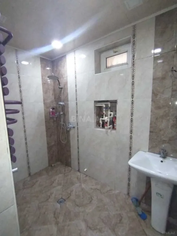 Satılır 5 otaqlı həyət evi 200 m²