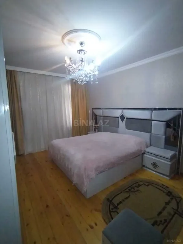 Satılır 5 otaqlı həyət evi 200 m²