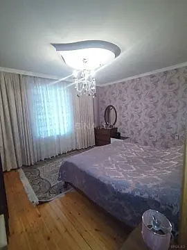 Satılır 5 otaqlı həyət evi 200 m²