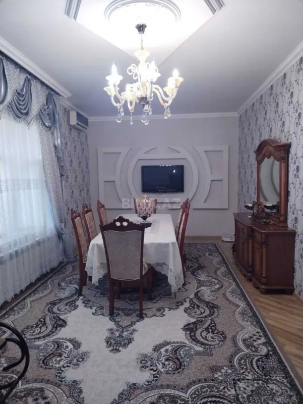 Satılır 5 otaqlı həyət evi 200 m²