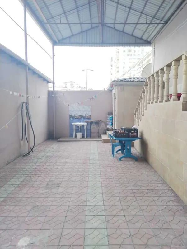 Satılır 5 otaqlı həyət evi 200 m²