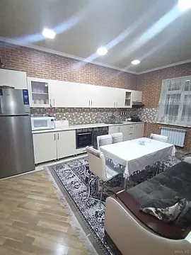 Satılır 5 otaqlı həyət evi 200 m²