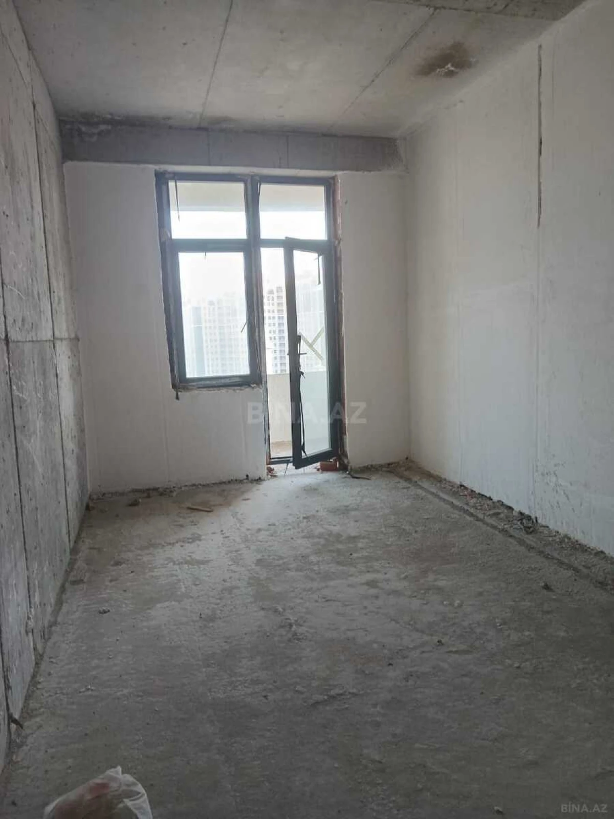 Satılır 3 otaqlı mənzil 124 m²
