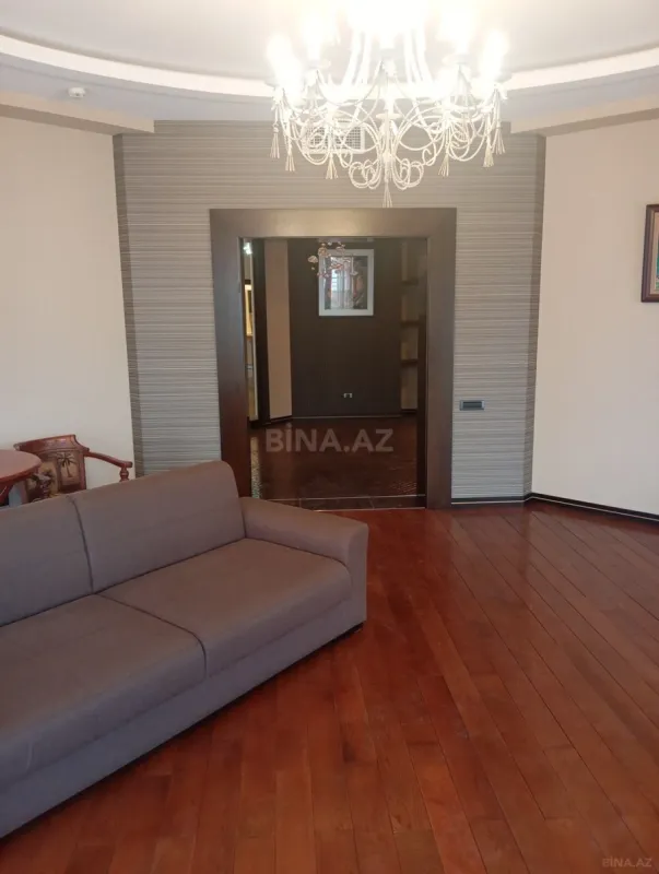 Satılır 4 otaqlı mənzil 200 m²