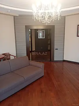 Satılır 4 otaqlı mənzil 200 m²