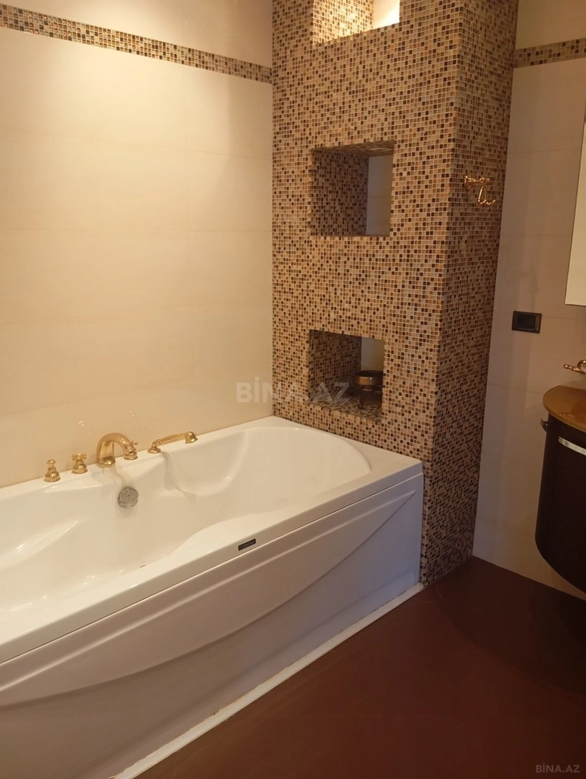 Satılır 4 otaqlı mənzil 200 m²