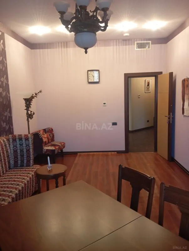 Satılır 4 otaqlı mənzil 200 m²