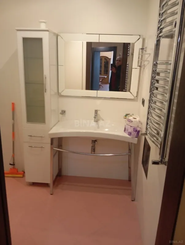 Satılır 4 otaqlı mənzil 200 m²