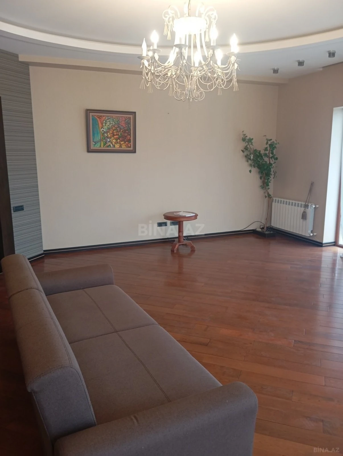 Satılır 4 otaqlı mənzil 200 m²