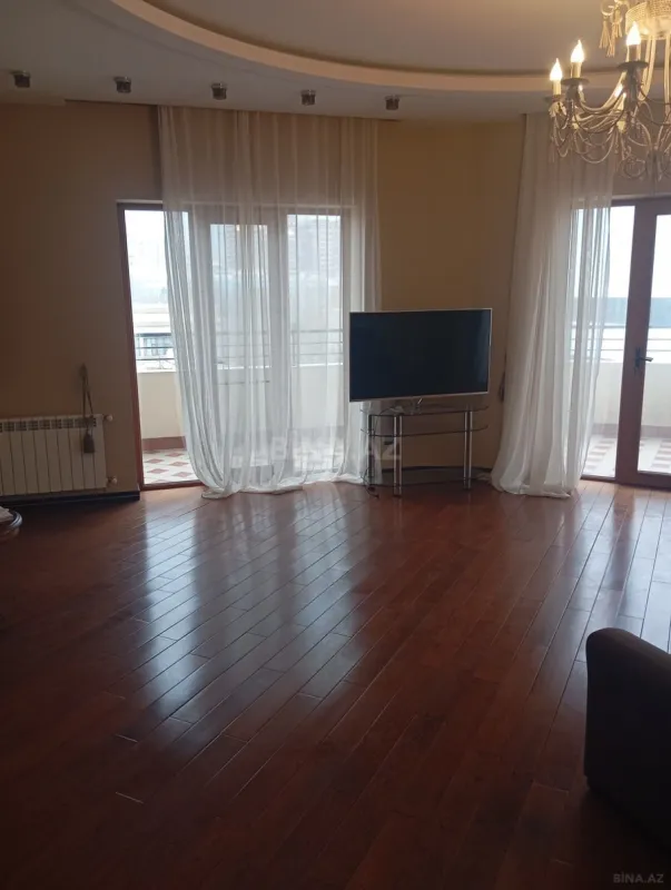 Satılır 4 otaqlı mənzil 200 m²