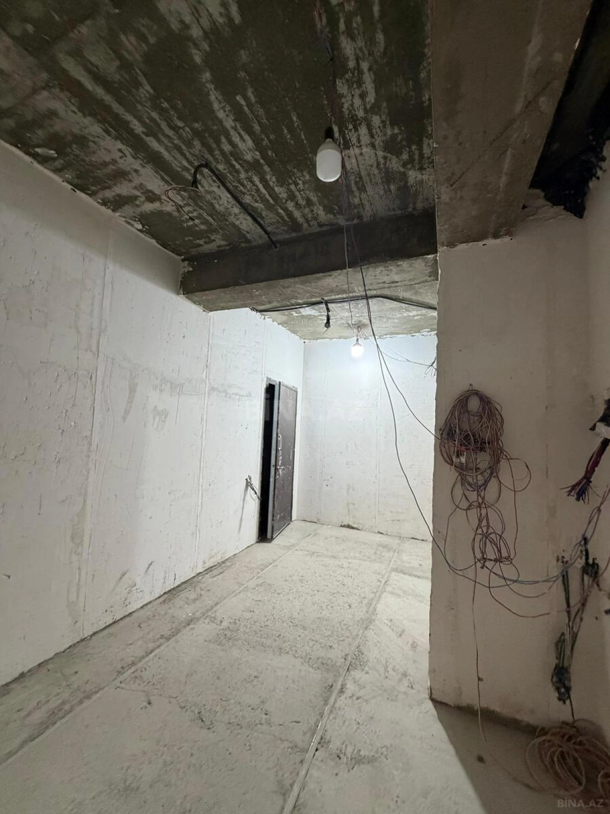 Satılır 3 otaqlı mənzil 123 m²