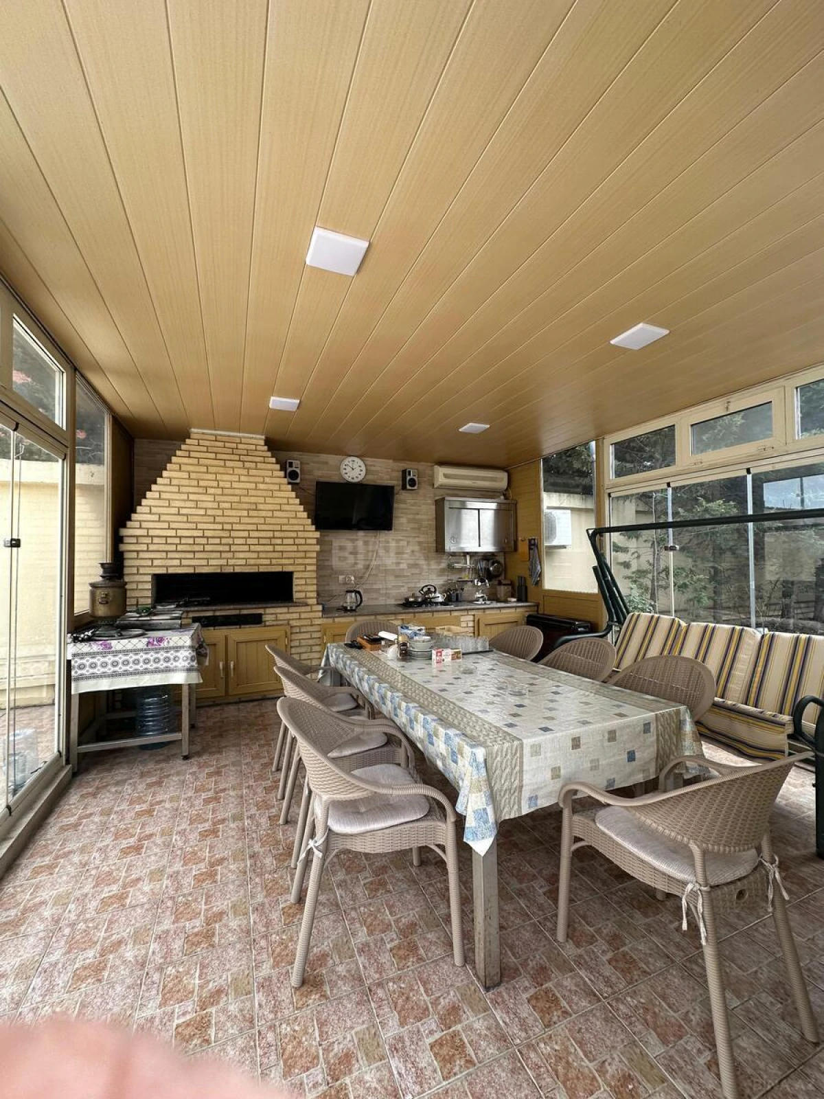 Satılır 4 otaqlı həyət evi 240 m²