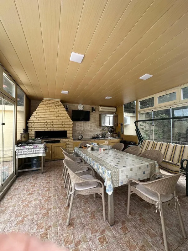 Satılır 4 otaqlı həyət evi 240 m²