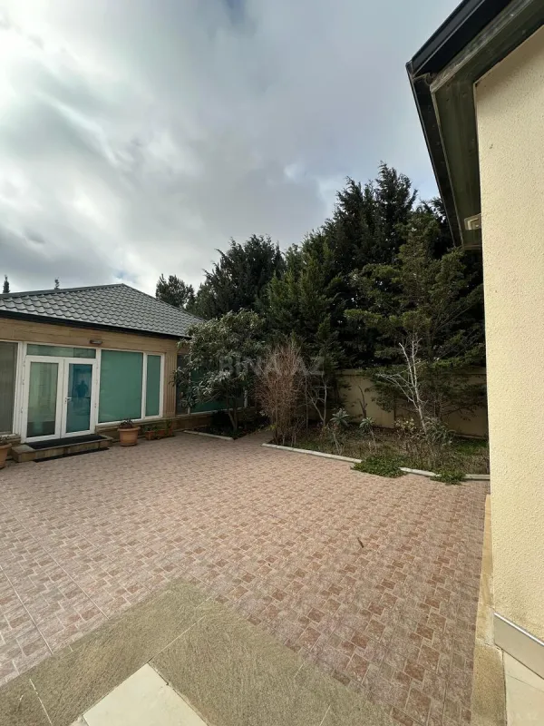 Satılır 4 otaqlı həyət evi 240 m²