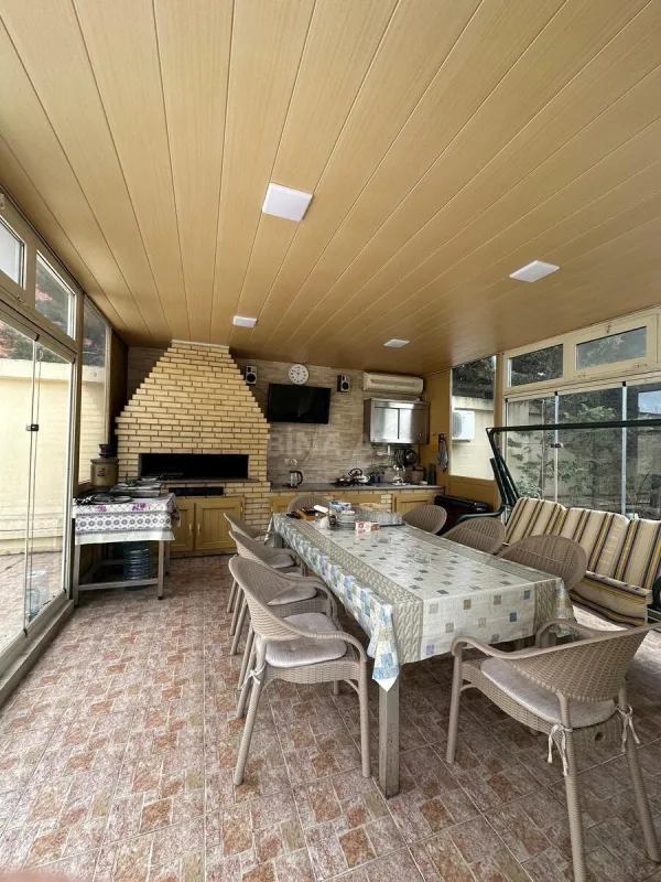 Satılır 4 otaqlı həyət evi 240 m²