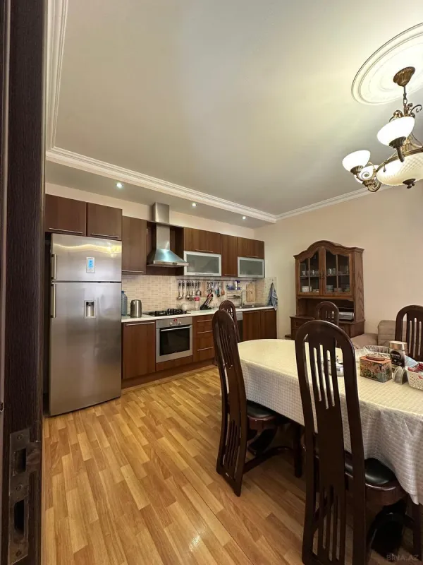 Satılır 4 otaqlı həyət evi 240 m²