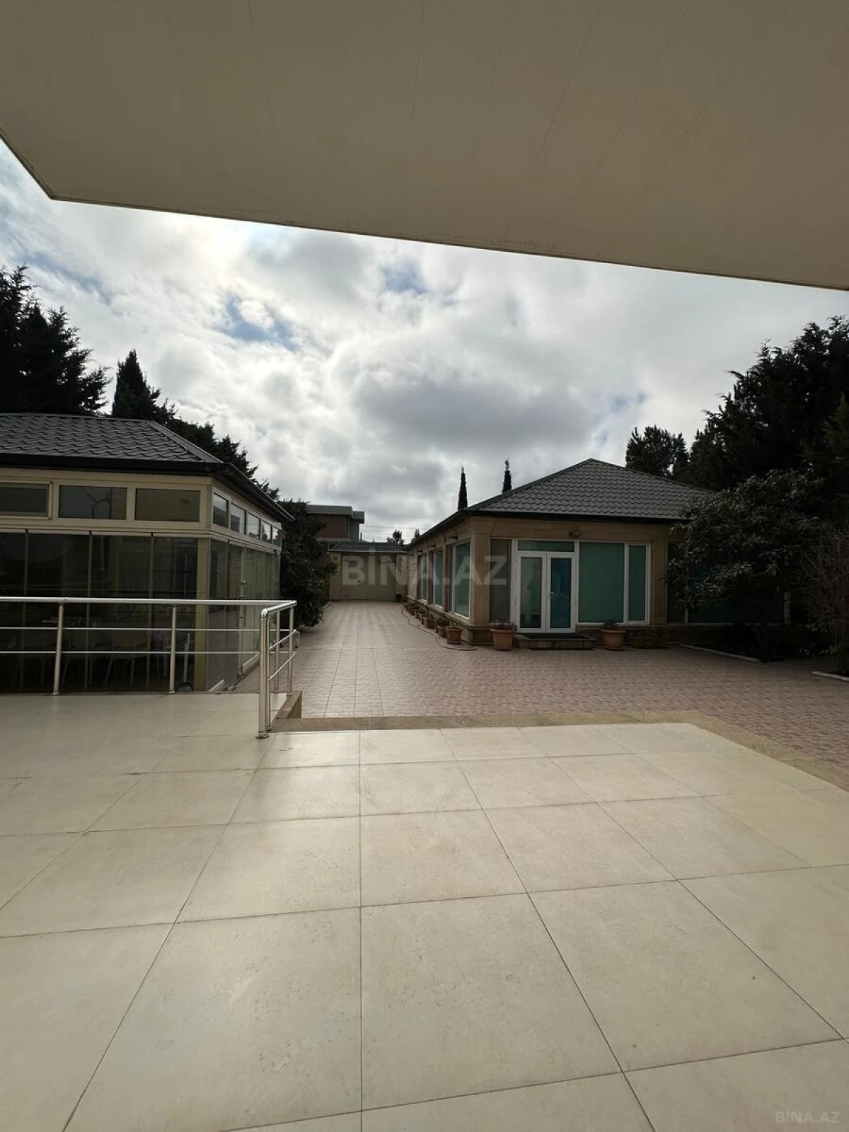 Satılır 4 otaqlı həyət evi 240 m²