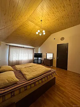 Satılır 4 otaqlı həyət evi 240 m²