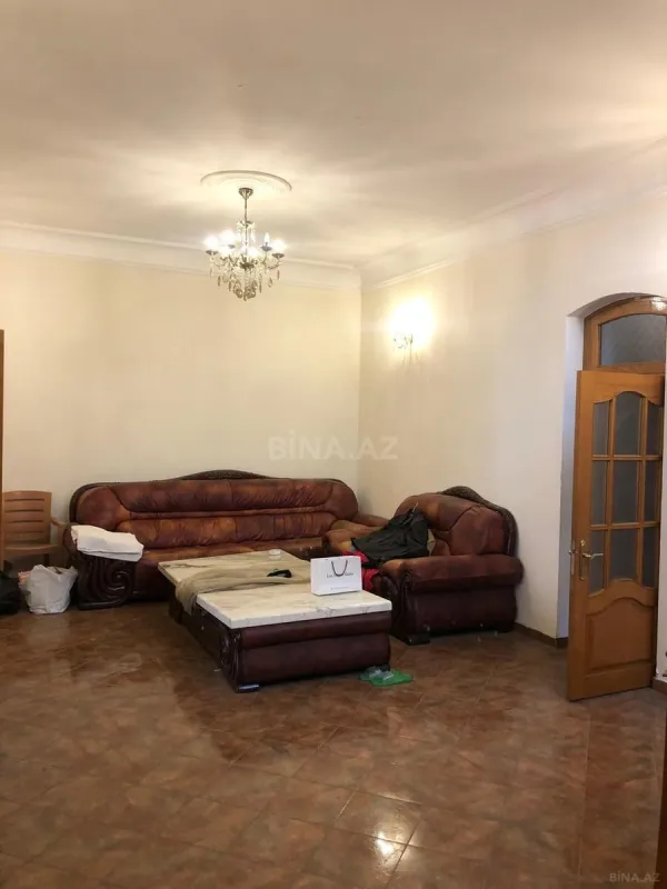 Satılır 6 otaqlı həyət evi 450 m²