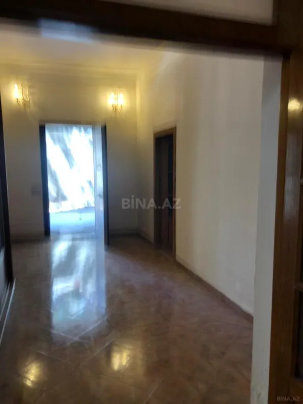Satılır 6 otaqlı həyət evi 450 m²