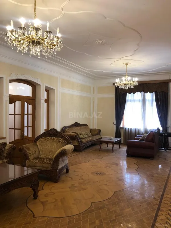 Satılır 6 otaqlı həyət evi 450 m²