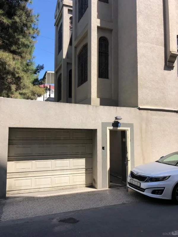 Satılır 6 otaqlı həyət evi 450 m²