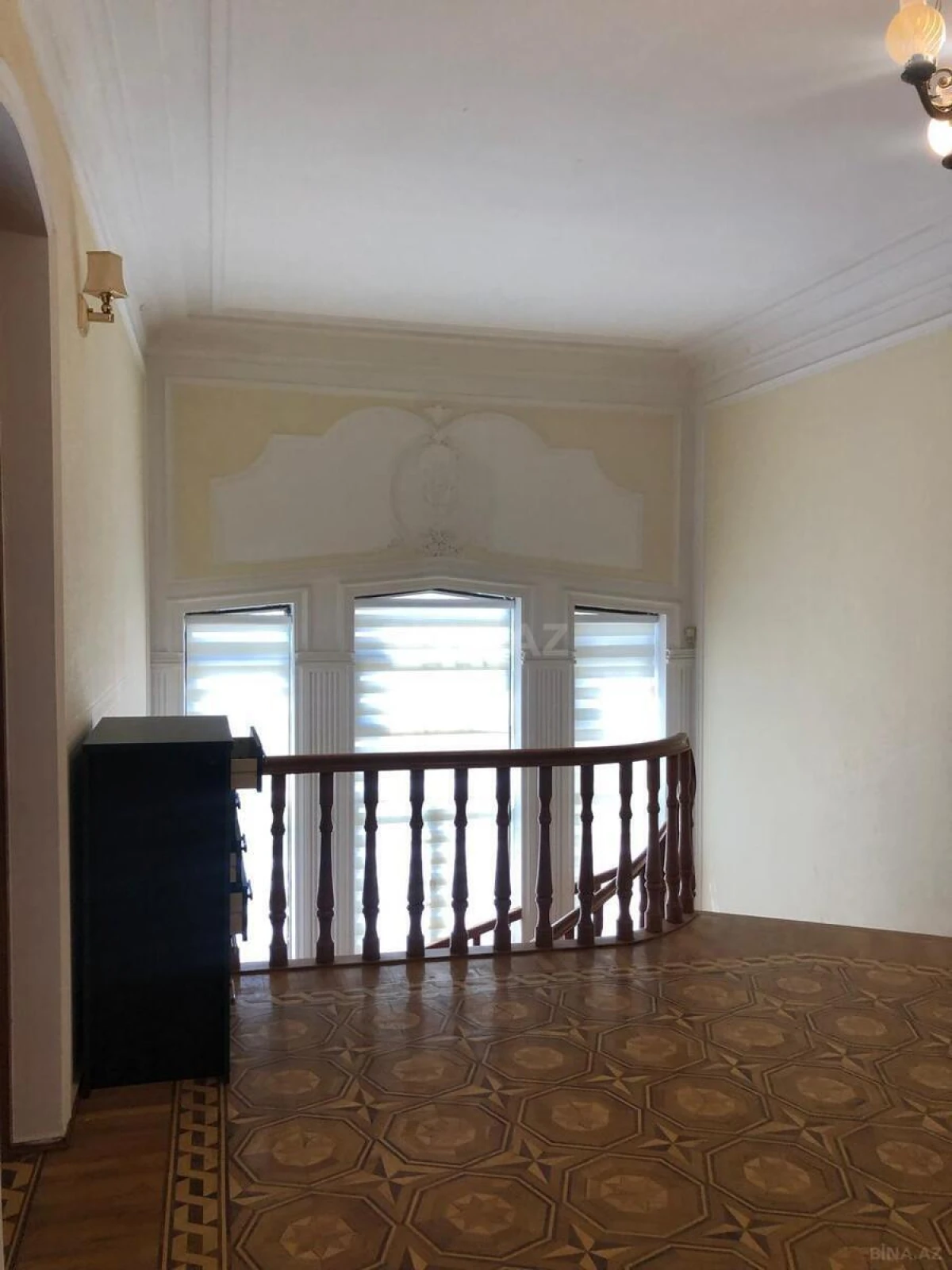 Satılır 6 otaqlı həyət evi 450 m²