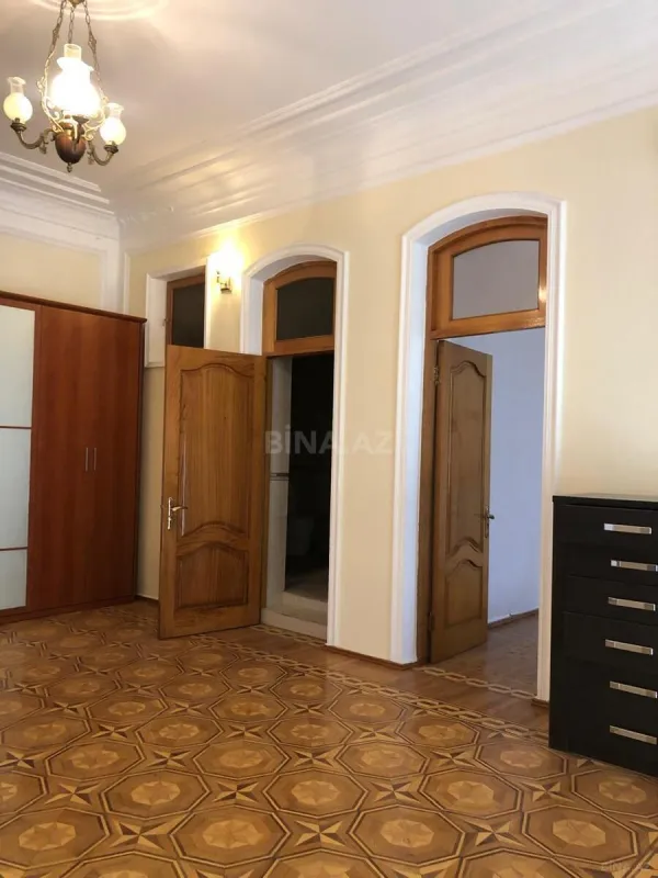 Satılır 6 otaqlı həyət evi 450 m²