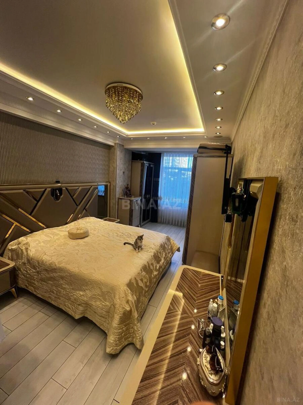 Satılır 3 otaqlı mənzil 146 m²
