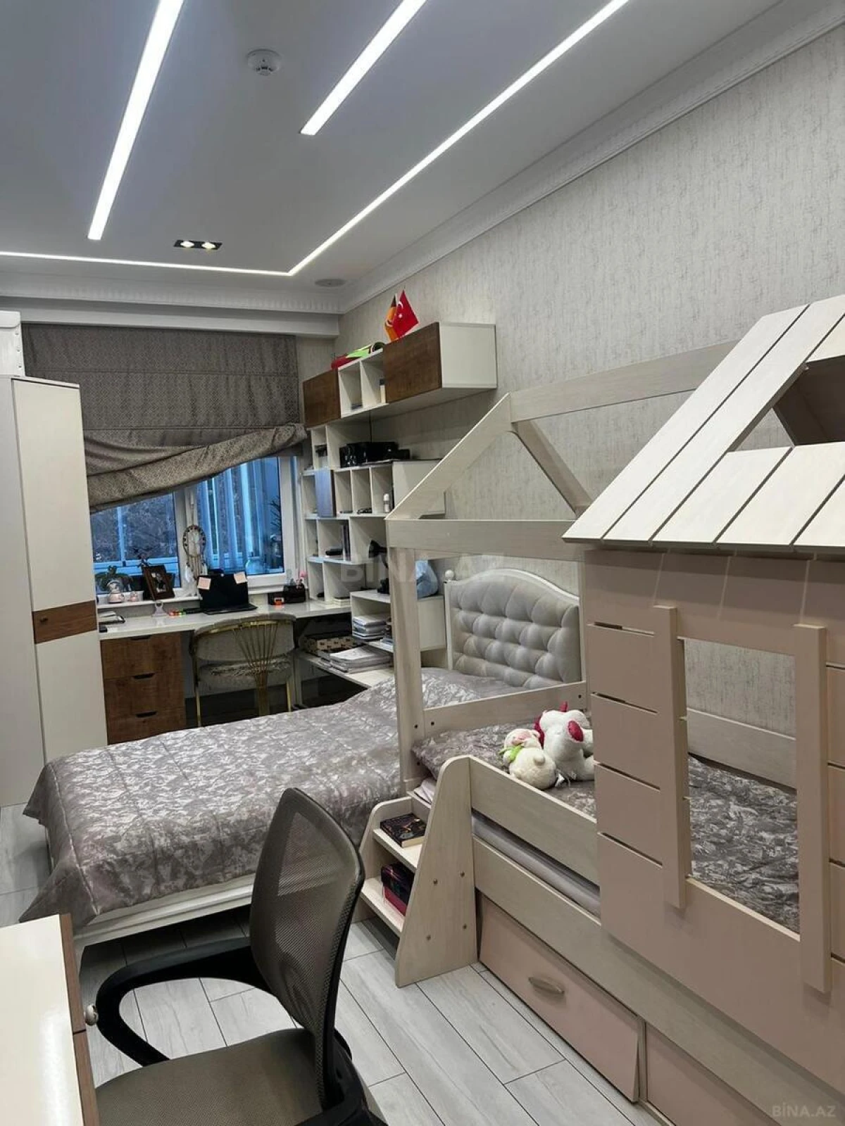 Satılır 3 otaqlı mənzil 146 m²