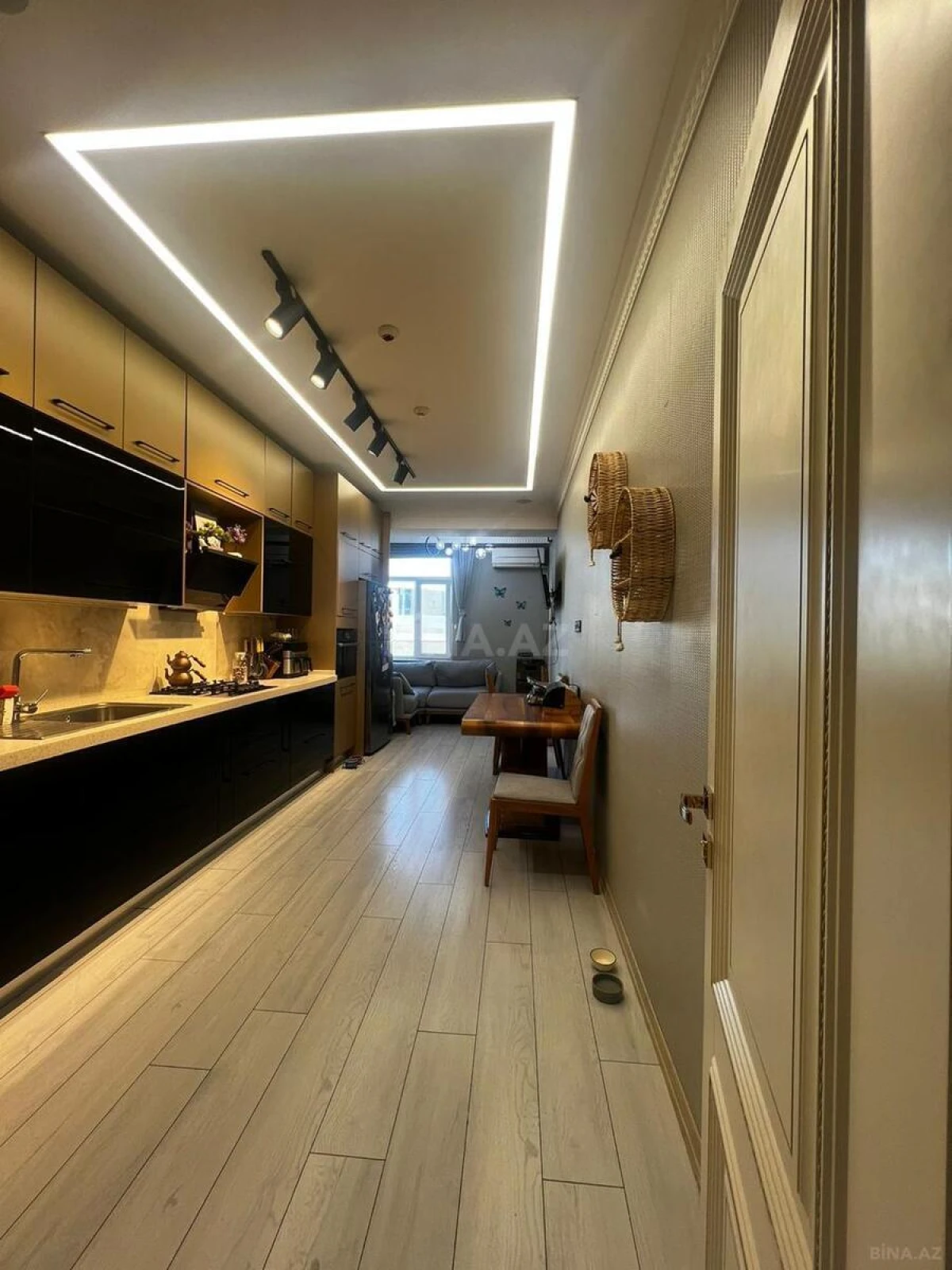 Satılır 3 otaqlı mənzil 146 m²
